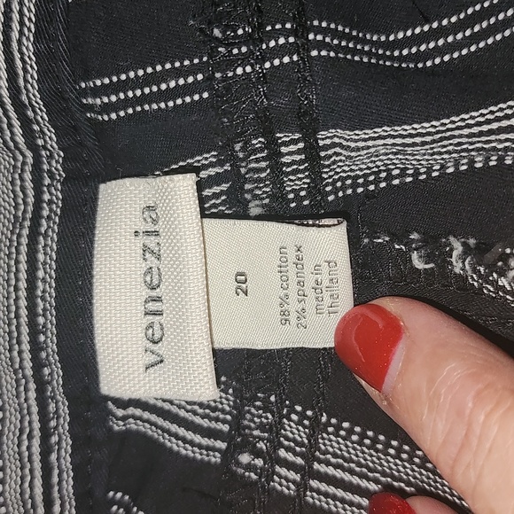 VENEZIA  WOMEN'S CAPRI  - SIZE  20. - Picture 4 of 7